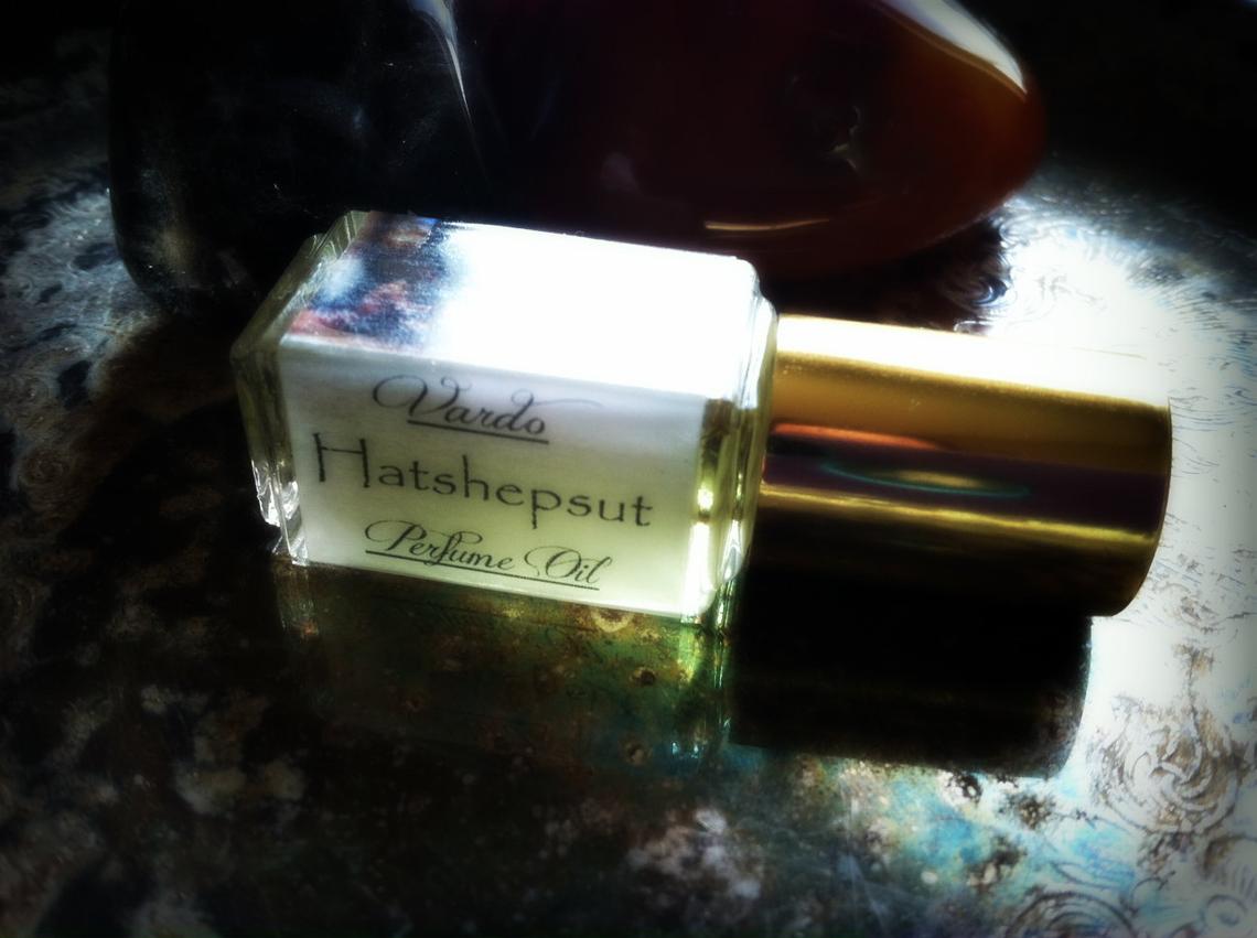 HATSHEPSUT PERFUME OIL ~ Rich Egyptian Musk Sandalwood Cedar Oud White Floral
